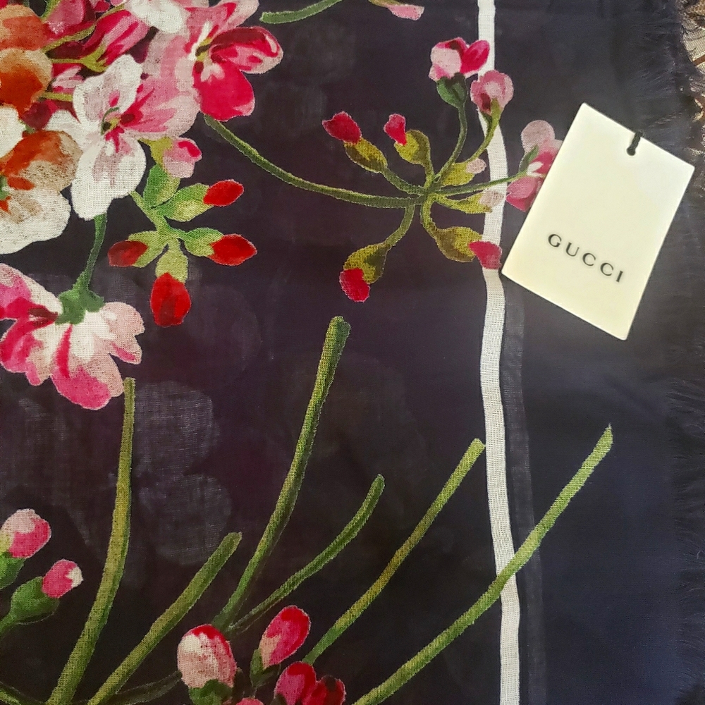 Gucci Shawl - Picture 2 of 3